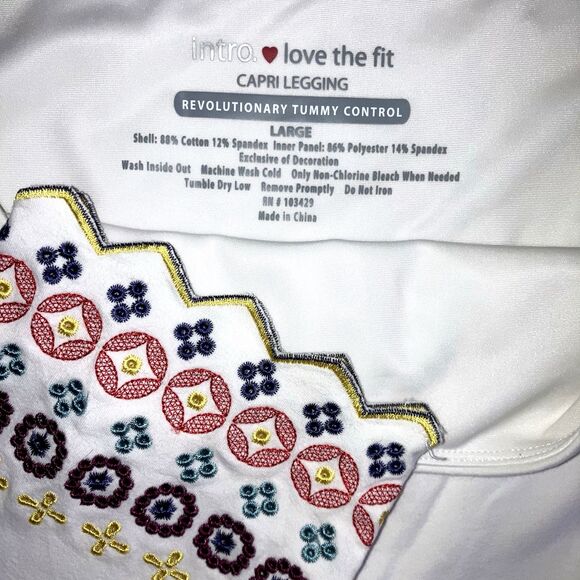 INTRO LOVE THE FIT size L White Stretch Embroidered Trim Capri Leggings Pants - Picture 3 of 5